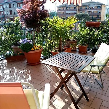 Appartamento Con Terrazzo A Gorgonzola Bagian luar foto