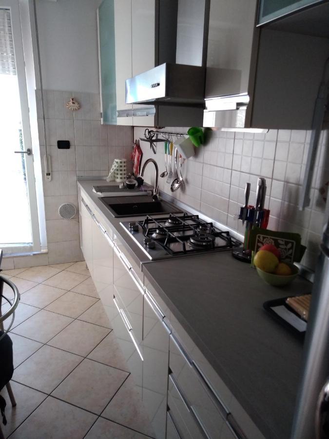Appartamento Con Terrazzo A Gorgonzola Bagian luar foto