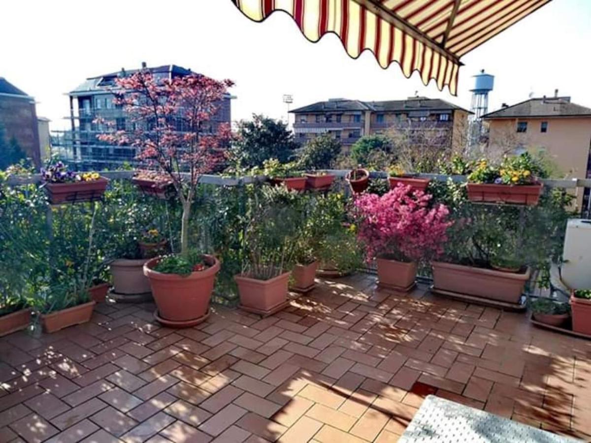 Appartamento Con Terrazzo A Gorgonzola Bagian luar foto