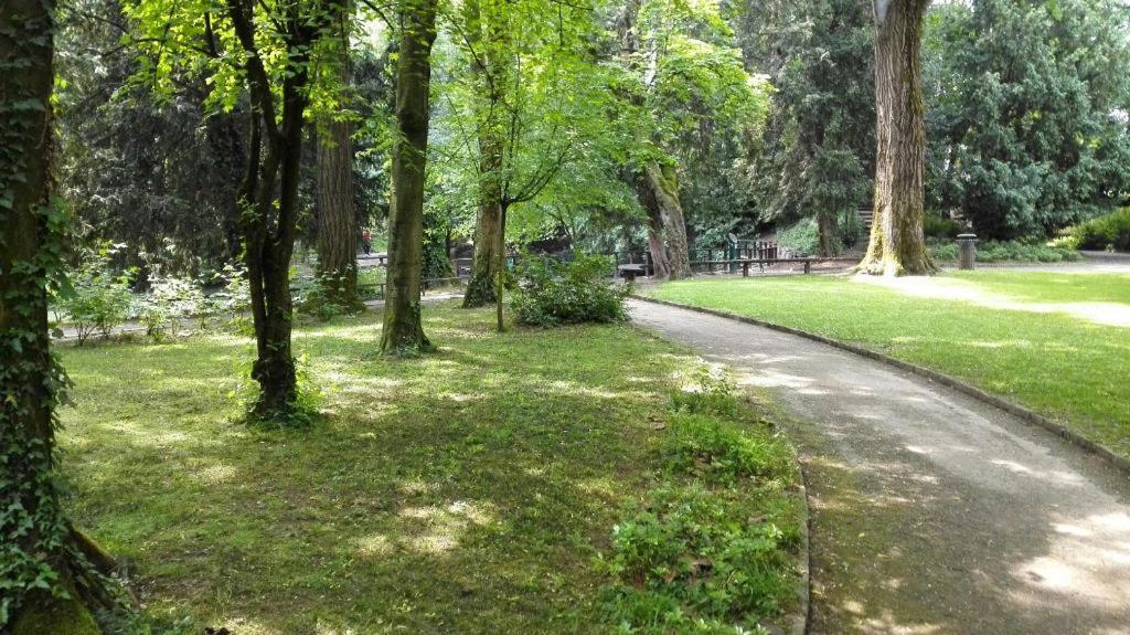 Appartamento Con Terrazzo A Gorgonzola Bagian luar foto