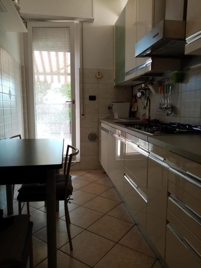 Appartamento Con Terrazzo A Gorgonzola Bagian luar foto