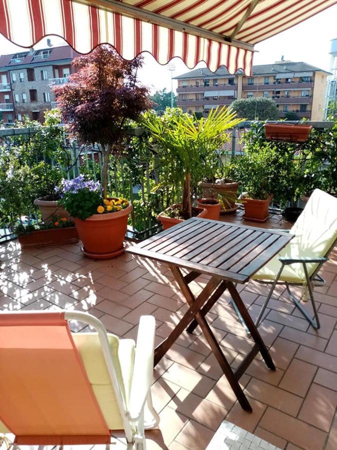 Appartamento Con Terrazzo A Gorgonzola Bagian luar foto