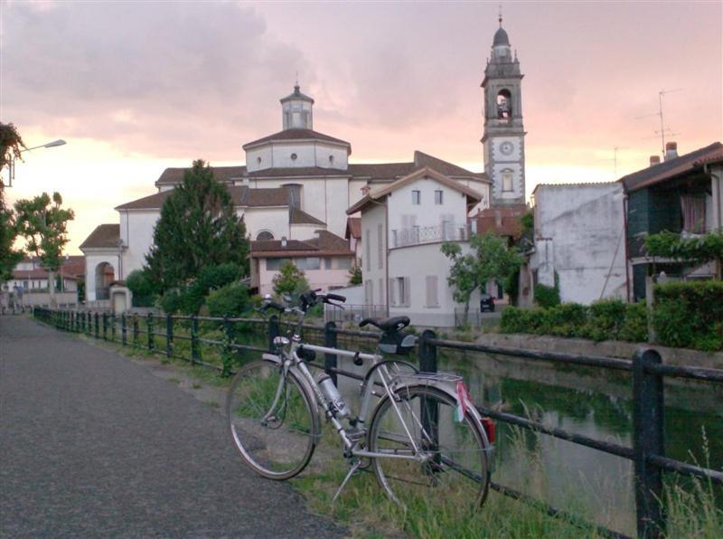 Appartamento Con Terrazzo A Gorgonzola Bagian luar foto