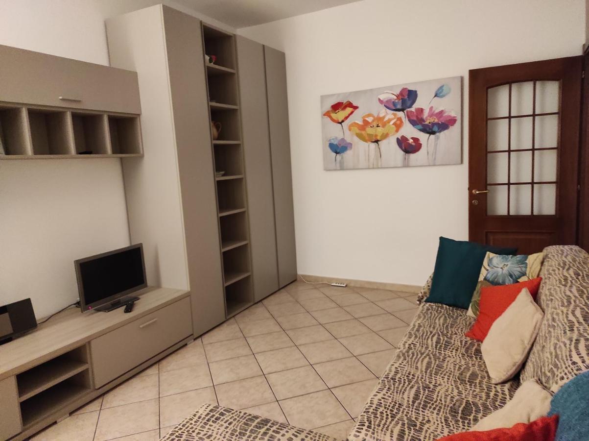 Appartamento Con Terrazzo A Gorgonzola Bagian luar foto
