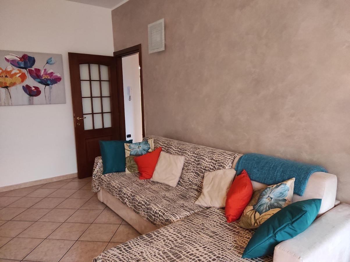 Appartamento Con Terrazzo A Gorgonzola Bagian luar foto